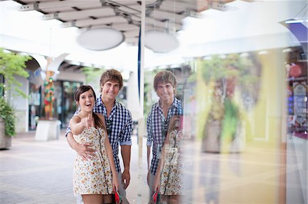 simsearch:614-06537078,k - Couple window shopping together Stock Photo - Premium Royalty-Free, Code: 614-06537364