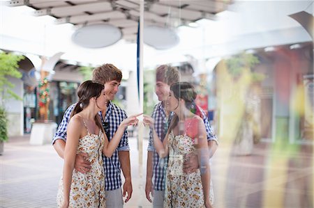 simsearch:614-06537078,k - Couple window shopping together Stock Photo - Premium Royalty-Free, Code: 614-06537363