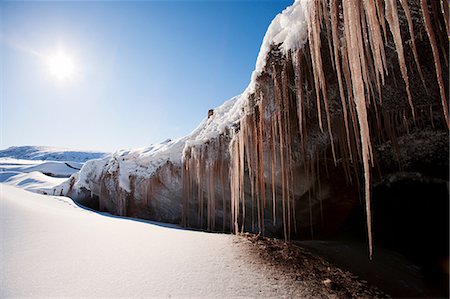 Icicles hanging from rock formation Stock Photo - Premium Royalty-Free, Code: 614-06537401