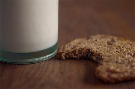 simsearch:614-06537664,k - Chocolate chip cookie with milk Stock Photo - Premium Royalty-Free, Code: 614-06537664