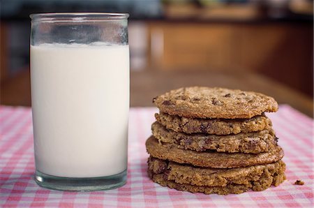simsearch:614-06537664,k - Stack of chocolate chip cookies and milk Stock Photo - Premium Royalty-Free, Code: 614-06537660