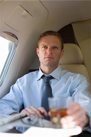 Businessman drinking on airplane Photographie de stock - Premium Libres de Droits, Code: 614-06624338