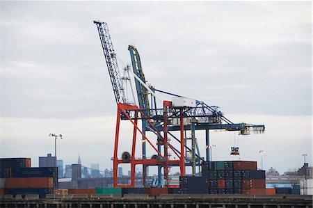 export - Crane and containers on loading dock Foto de stock - Sin royalties Premium, Código: 614-06624696