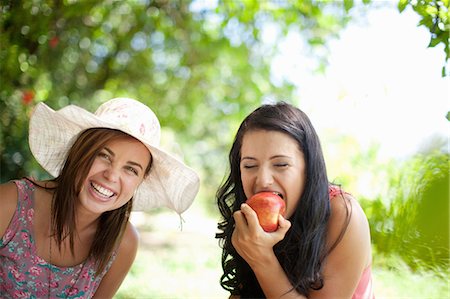 Women picnicking together in park Stock Photo - Premium Royalty-Free, Code: 614-06623586