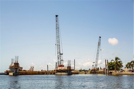 Cranes at construction site on water Stock Photo - Premium Royalty-Free, Code: 614-06718258