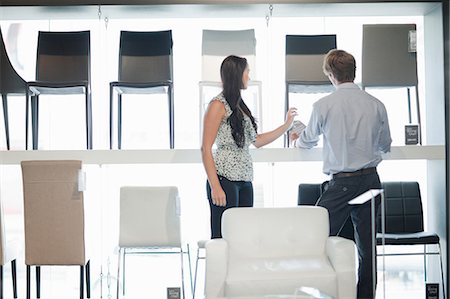 furniture - Woman shopping with salesman in store Foto de stock - Sin royalties Premium, Código: 614-06718357