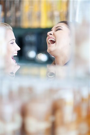 energy consumption - Women laughing together in store Photographie de stock - Premium Libres de Droits, Code: 614-06718383