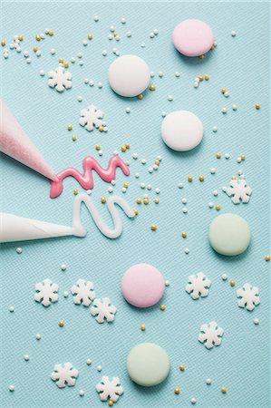 pastel - Christmas cookie decorations on table Stock Photo - Premium Royalty-Free, Code: 614-06719298