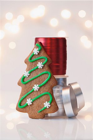 snowflakes  holiday - Christmas cookie and ribbons Stock Photo - Premium Royalty-Free, Code: 614-06719355