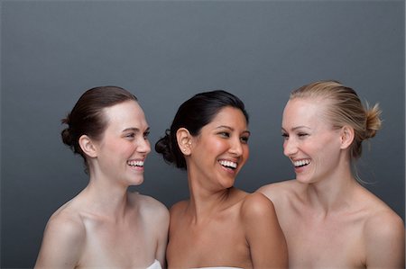 simsearch:614-06814236,k - Three young woman laughing Stock Photo - Premium Royalty-Free, Code: 614-06814206