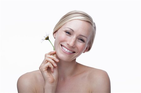 simsearch:614-06814236,k - Young woman holding daisy Stock Photo - Premium Royalty-Free, Code: 614-06814255