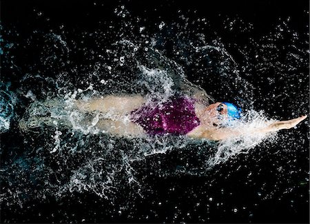 pool splash sports - Young woman doing backstroke in swimming pool Stock Photo - Premium Royalty-Free, Code: 614-06814268