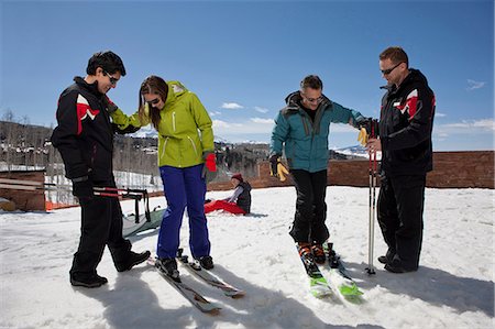 Mature man and young woman with ski instructors on ski slope Photographie de stock - Premium Libres de Droits, Code: 614-06896057