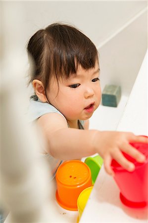 simsearch:614-06896931,k - Female toddler playing with toys on staircase Photographie de stock - Premium Libres de Droits, Code: 614-06896928