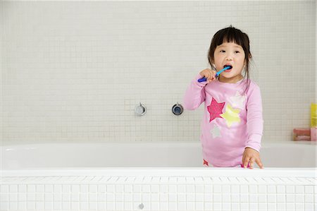 female kid bath - Female toddler standing in bath brushing teeth Stock Photo - Premium Royalty-Free, Code: 614-06896920