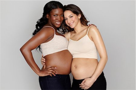 Two pregnant women with arms around each other Photographie de stock - Premium Libres de Droits, Code: 614-06897864