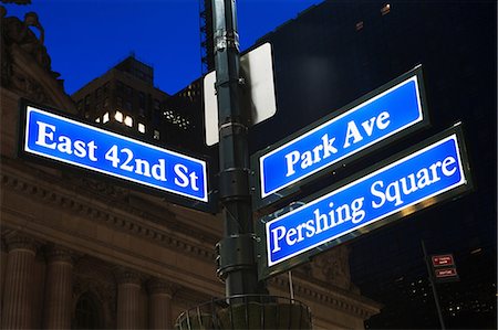 symbols of road signs - East 42nd Street and Park Avenue signs, New York City, USA Photographie de stock - Premium Libres de Droits, Code: 614-06974178