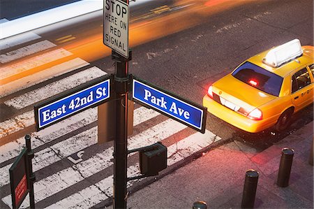 High angle view of Park Avenue street sign and pedestrian crossing New York City, USA Photographie de stock - Premium Libres de Droits, Code: 614-06974229