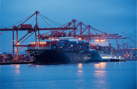 Cargo ship at Seattle harbour, USA Photographie de stock - Premium Libres de Droits, Code: 614-06974599