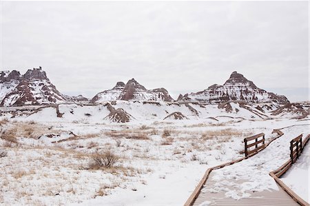 south dakota - Snow covered mountains in Badlands National Park, South Dakota, USA Foto de stock - Sin royalties Premium, Código: 614-06974653