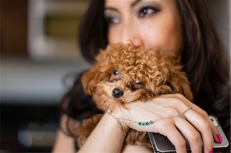 Portrait of mid adult female holding dog and smartphone Fotografie stock - Premium Royalty-Free, Codice: 614-06974770