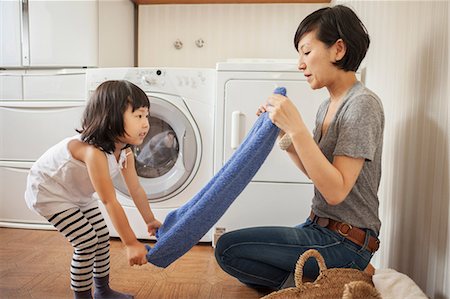 role model (female) - Mother and daughter folding towel Stock Photo - Premium Royalty-Free, Code: 614-07031662