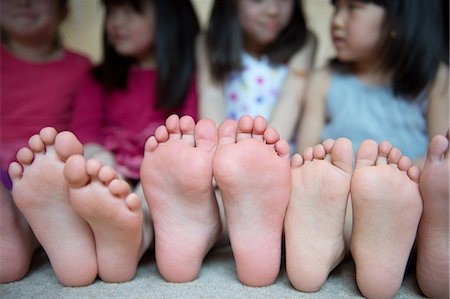 preteen feet - Girls sitting together with barefeet in a row Stock Photo - Premium Royalty-Free, Code: 614-07032031