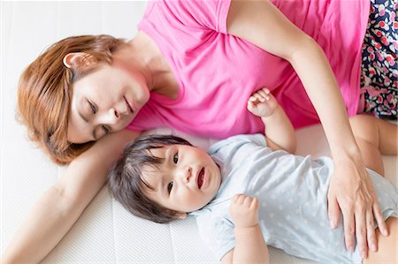 single mom - Mother and baby lying on floor Stock Photo - Premium Royalty-Free, Code: 614-07194403