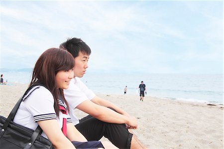 simsearch:614-07194495,k - Young couple sitting on sandy beach Stock Photo - Premium Royalty-Free, Code: 614-07194505