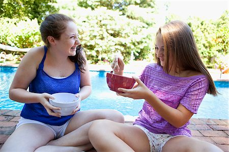 Friends eating by pool Stock Photo - Premium Royalty-Free, Code: 614-07194535