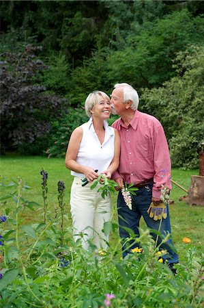 senior couple garden - Portrait of senior couple sharing a kiss in garden Stock Photo - Premium Royalty-Free, Code: 614-07194627