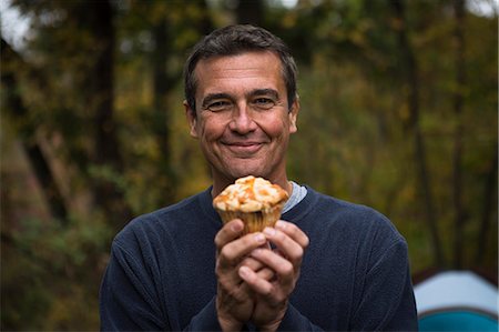 simsearch:614-07239972,k - Mature man in forest holding cupcake Stock Photo - Premium Royalty-Free, Code: 614-07239981