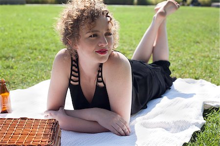 simsearch:614-06043612,k - Young woman lying on picnic blanket in park Stock Photo - Premium Royalty-Free, Code: 614-07240100