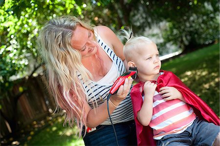 Mother cutting toddler sons hair with clippers Stock Photo - Premium Royalty-Free, Code: 614-07587560