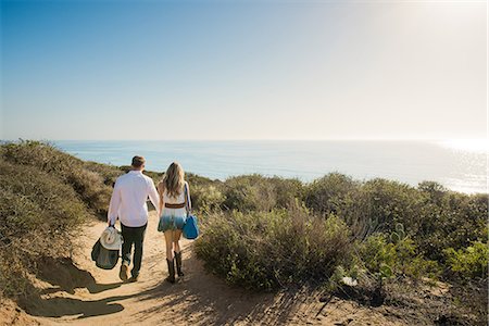 Romantic young couple strolling on coastal path, Torrey Pines, San Diego, California, USA Stock Photo - Premium Royalty-Free, Code: 614-07652177