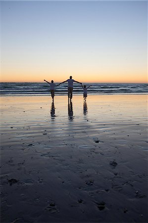 dad not mom child back - Father and sons walking on beach Stock Photo - Premium Royalty-Free, Code: 614-07652317