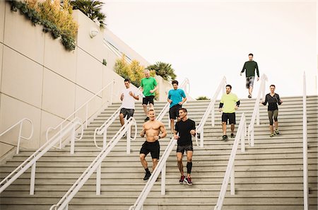 Small group of runners training on convention center stairs Photographie de stock - Premium Libres de Droits, Code: 614-07652369