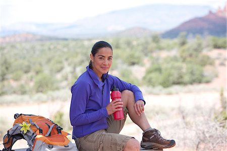 simsearch:649-08085723,k - Portrait of mature female hiker with water bottle, Sedona, Arizona, USA Foto de stock - Sin royalties Premium, Código: 614-07708336