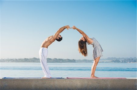 simsearch:614-06168927,k - Young man and woman doing yoga at Pacific beach, San Diego, California, USA Stock Photo - Premium Royalty-Free, Code: 614-07806503