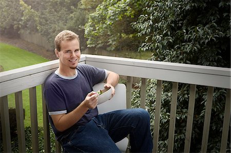 simsearch:614-07806265,k - Young man having salad on balcony Stock Photo - Premium Royalty-Free, Code: 614-07911774