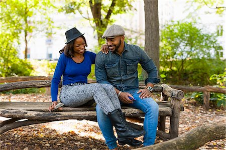 simsearch:614-08119553,k - Couple chatting on bench Stock Photo - Premium Royalty-Free, Code: 614-07911870