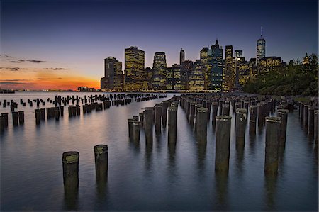 Night view of Lower Manhattan from Brooklyn Heights Promenade, New York, USA Stock Photo - Premium Royalty-Free, Code: 614-08030545