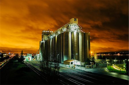 Grain silo, Tacoma, Washington, USA Stock Photo - Premium Royalty-Free, Code: 614-08065962