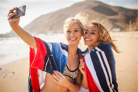 simsearch:614-08119553,k - Girlfriends taking selfie on beach, Malibu, California, USA Stock Photo - Premium Royalty-Free, Code: 614-08119572