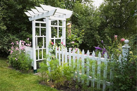 photo picket garden - Garden arbour and white picket fence Stock Photo - Premium Royalty-Free, Code: 614-08119713
