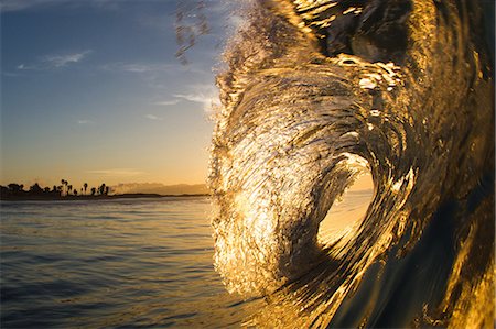 Barrelling wave, Hawaii, USA Stock Photo - Premium Royalty-Free, Code: 614-08119745