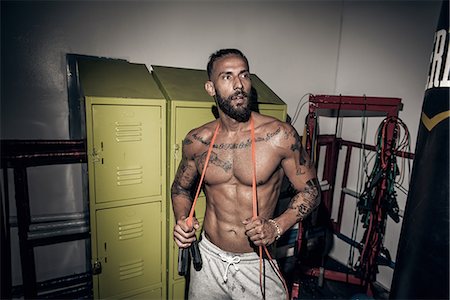 simsearch:614-03982063,k - Tattooed male boxer with skipping rope in gym Photographie de stock - Premium Libres de Droits, Code: 614-08119889