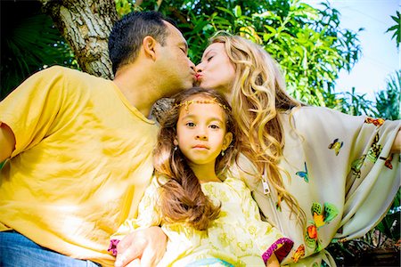 simsearch:614-06896477,k - Portrait of girl between affectionate mature parents in garden Stock Photo - Premium Royalty-Free, Code: 614-08126679