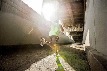 sport or fitness (activity) - Male runner running under city bridge Stock Photo - Premium Royalty-Free, Code: 614-08126738