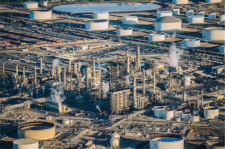 Oil refinery, elevated view, Los Angeles, CA, USA Stock Photo - Premium Royalty-Free, Code: 614-08148337